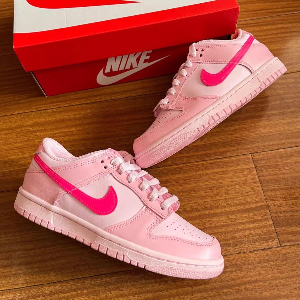 Nike Women's dunks triple pink - Picture 2 of 4
